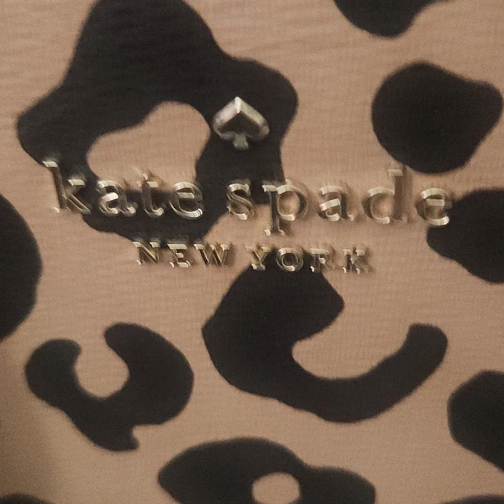 Kate Spade LIKE NEW! Tan and Black Leopard Print Handbag Or Crossbody Bag - Picture 3 of 7